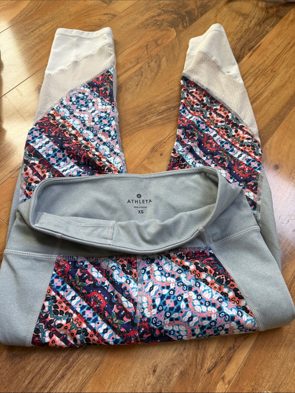 Athleta women’s' Patterned Athletic Leggings - Gray & Multi